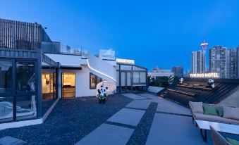 Chengdu Cloud Hotel (Hongxing Bridge Metro Station Branch)