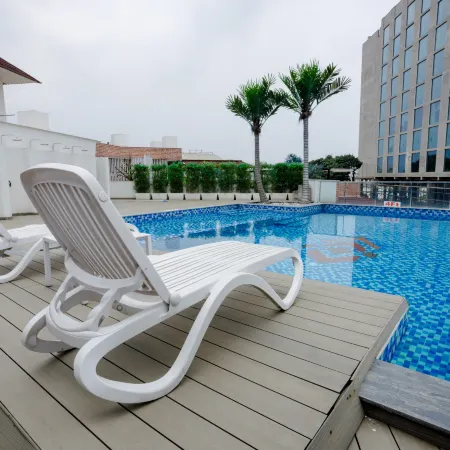 Square Hotel