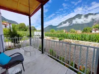 Danba Blue Bird Homestay - balcón