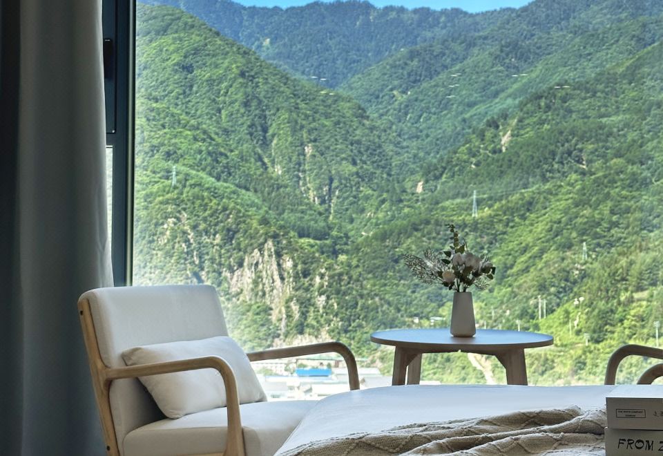 관산이수 객실 내부