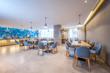 Homeinn.neo ( Kaiyuan Mall ,nearBaoji Railway Station) Отели рядом с достопримечательностью «Jintai Taoist Temple»