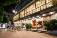 Hotel Gaudi Các khách sạn gần Casa Navas