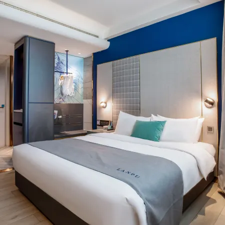 LANOU Hotel (Korla Jindu Square Peacock River Store)