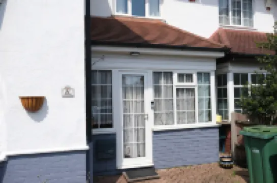 Lovely 1 Bedroom Apartment with Free Parking