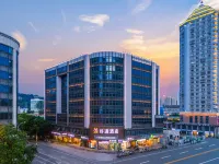 Lucky Hotel Hotels near West Lake Park