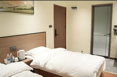 Wanno Yuehai Hotel (Qingdao North Railway Station Cang'an Road Subway Station)