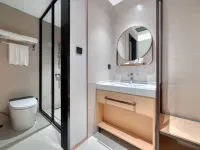 Elong Me Anlai Hotel (Shanghai Hongqiao Zhongshan West Road) Hotels near Changning