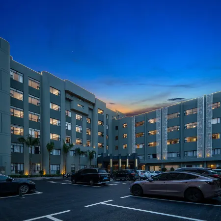 Baiyaduo Hotel (Shanwei Erma Road Food Street Xinli City Plaza)