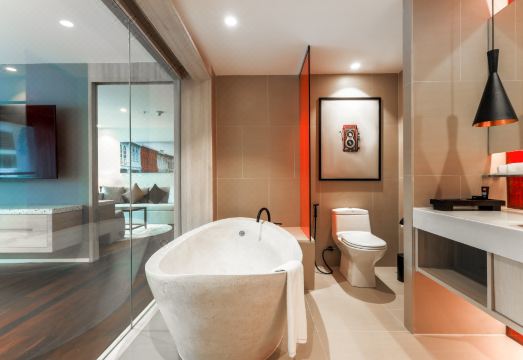 Radisson RED 호텔 내부 모던한 디자인