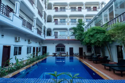 Golden Bakong Boutique - 2-Star