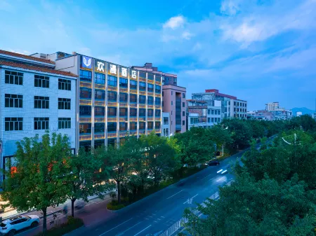 OKDAY Hotel (Meizhou Wuhua) Отели в г. Ухуа
