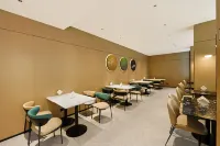Elan Hotel (Jilin Huadian Municipal Government Branch) - parking