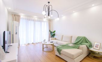 High-End Serviced Residence (Shanghai Gubei Road Golden City Road Branch)