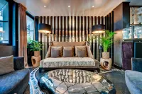 The One Alma Paris Hotels in Paris