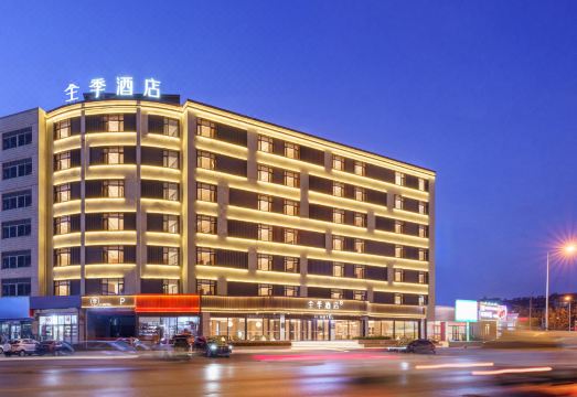 JI Hotel의 깔끔한 로비 모습