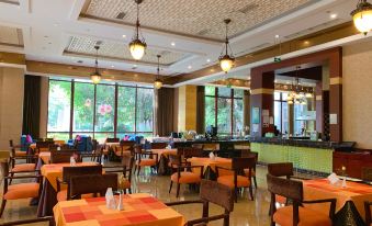 Xinjin Celebrity City Hotel