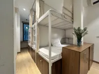 Urban Slumber - Capsule Hotels
