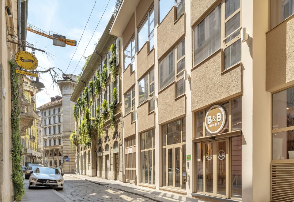 B&B Hotel Milano City Center Duomo의 깔끔한 객실 인테리어