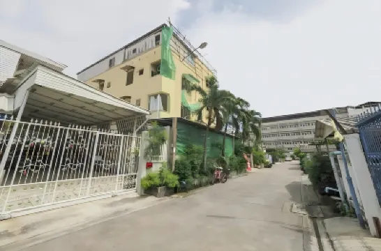 Sukhum Mega Bangna Hotels near Wat Thung Setthi