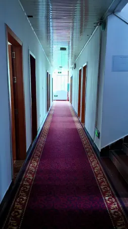 Jichang Hotel Отели рядом с достопримечательностью «Tropic Rain Forest Scenery Spot of Five Finger Mountain»