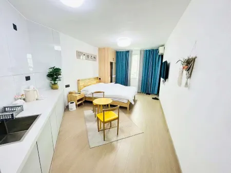 Chushe Homestay (Ningde Wanda Plaza) Отели рядом с достопримечательностью «Ningde Normal University»