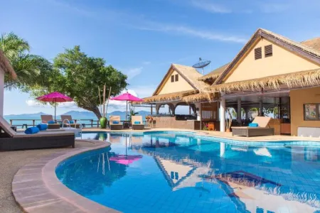 Adarin Beach Resort Отели рядом с достопримечательностью «Wat Na Phra Lan»