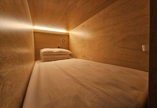 82 캡슐 호텔 내부