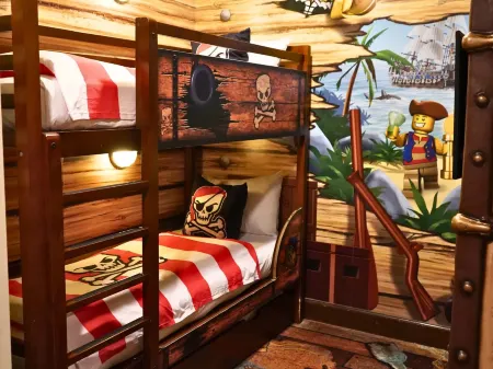 Legoland Hotel at Legoland California Resort Отели рядом с достопримечательностью «Флауэр Филдс»