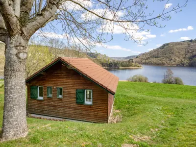Vacancéole - les Chalets de la Chazotte Hotels in Vergheas