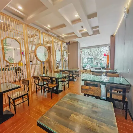Youth City Mini Hotel (Zibo Wanxianghui Badaju Store)