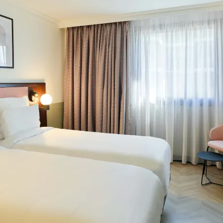 B&B Hotel Saint-Quentin-en-Yvelines Centre Gare 4 étoiles