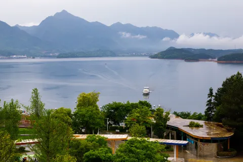 Yiweihang Vacation Homestay