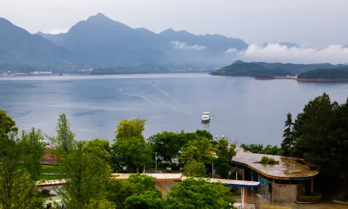 Yiweihang Vacation Homestay