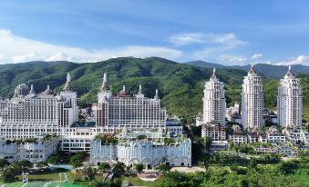 Q+ Xishuangbanna Yulin Lanshan Wangjiang Resort Hotel (Gaozhuang Starlight Night Market)