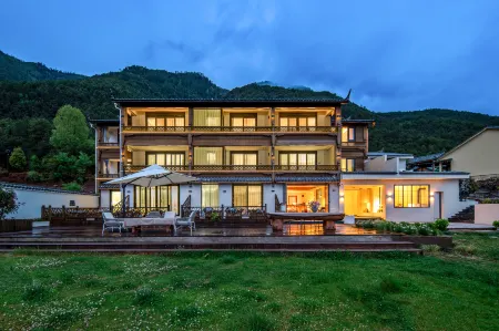 Lugu Lake suven Resort