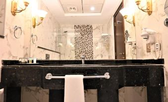 Crystal Plaza Al Majaz Hotel