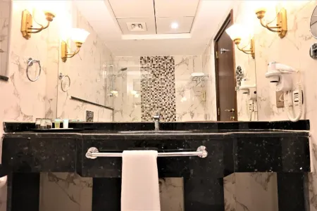 Crystal Plaza Al Majaz Hotel