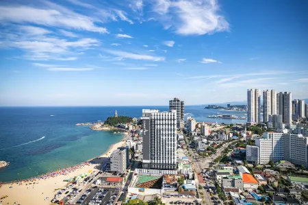 Urbanstay Sokcho Deungdae Beach Отели рядом с достопримечательностью «Sokcho City Museum & Displaced Civilians Folk Village»