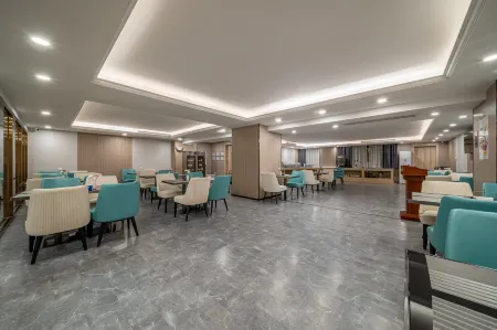 Yeste Hotel (Guigang Jingang Avenue High-speed Railway Station) Отели в г. Гуйган