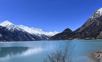 Basuran Wuming Lake Mountain View Hotel