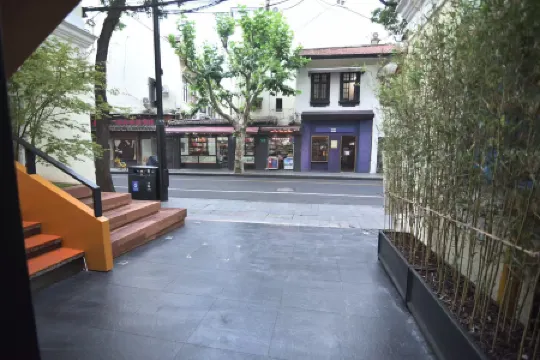 스시 부티크 호텔 (화이하이 중로 지하철역)