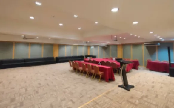 浪中島夏日海灣度假村