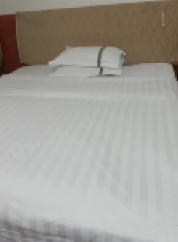 Yingjun Hotel in Wugang City