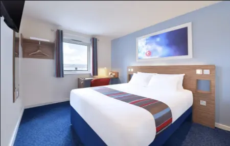 TRAVELODGE MANCHESTER SALE Отели рядом с достопримечательностью «Парк Абботсфилд»
