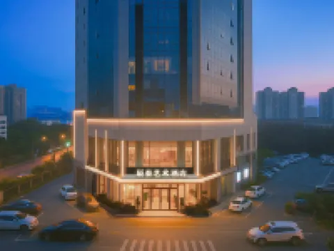 辰泰アートホテル（クムル駅） クムル市のホテル