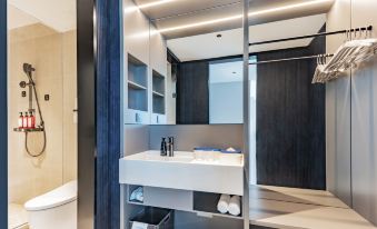 Shanghai Pudong Jinqiao Subway Station Light Residence Hotel