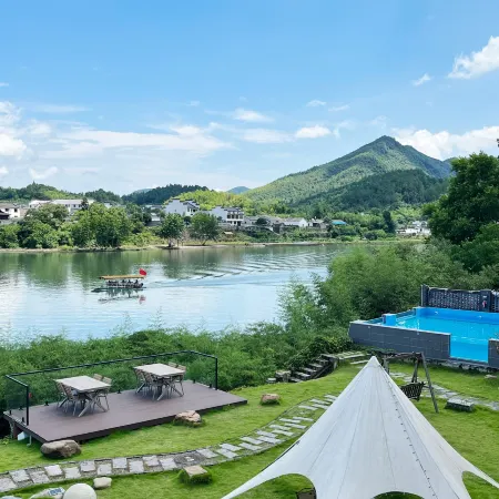 Taohuatan River View Pool Yulongtanpan Inn
