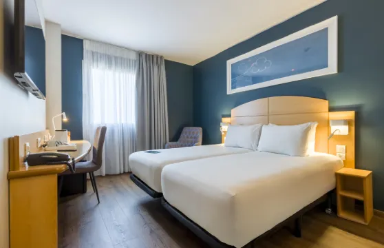 馬德里阿爾卡拉德埃納雷斯康鉑酒店