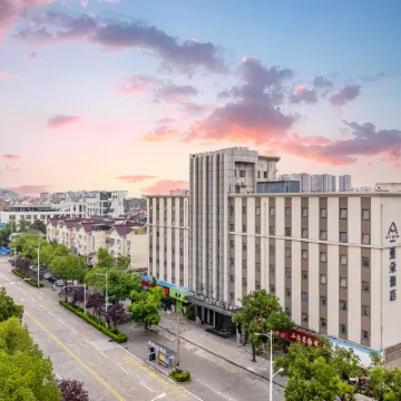 Atour Hotel (Changshu Wanda Plaza Changjiang Road) Hotels near Changshu Railway Station