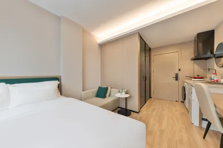 Yuanyueli Hotel (Dongguan International Trade Qifeng Park Metro Station Branch) Отели рядом с достопримечательностью «Guangdong University of Science & Technology»